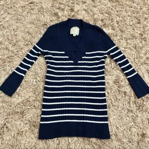 2000’s Navy striped sweater V-neck